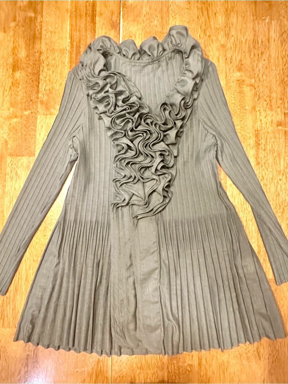 Japanese Fashion Je Crois Soi Micro Pleat Ruffle Tunic V-Neck Blouse Khaki/gray - Picture 4 of 16
